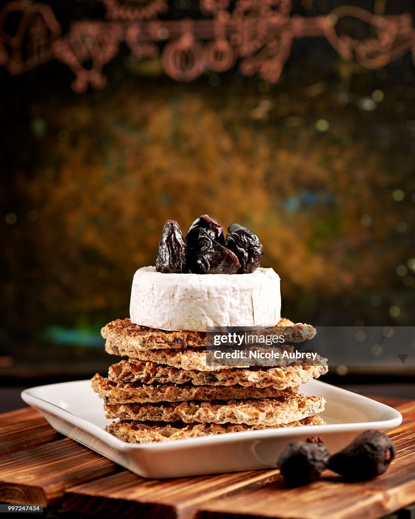 Brie on a Bed of Crackers