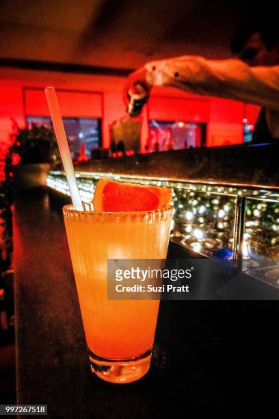 cocktails at sevva bar in hong kong - suzi pratt stock pictures, royalty-free photos & images