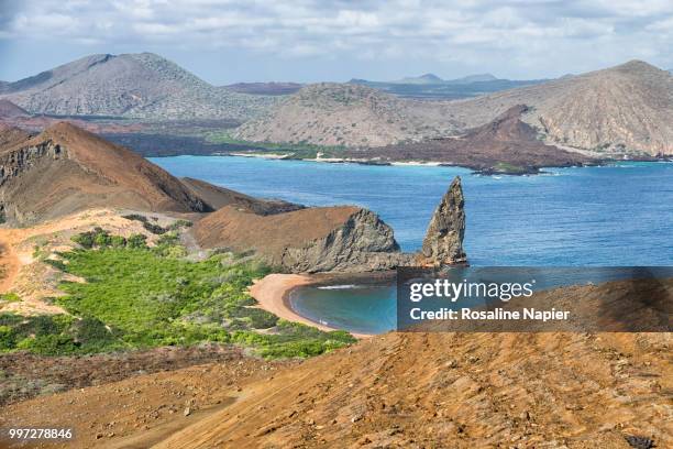 pinnacle rock, galapgos islands - pinnacle imagens e fotografias de stock