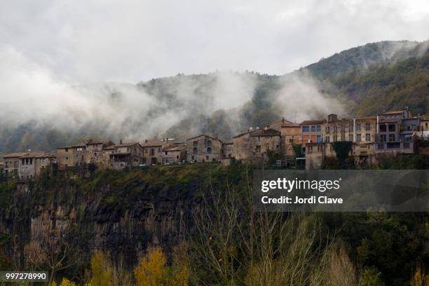 castellfollit de la roca, catalonia, spain - castellfollit de la roca stock pictures, royalty-free photos & images