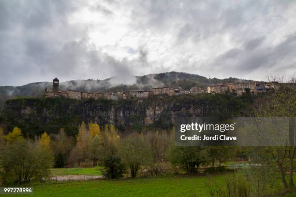 castellfollit de la roca, catalonia, spain - castellfollit de la roca stock pictures, royalty-free photos & images