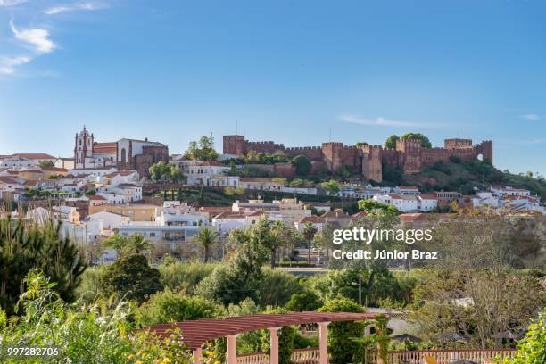 castle in silves, old moorish capital of portugal. - silves portugal stock pictures, royalty-free photos & images