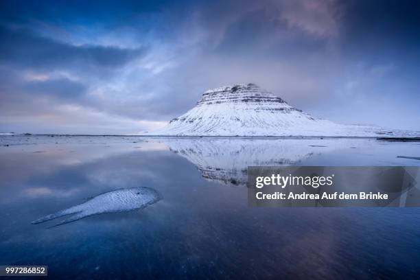 frozen sea - auf dem land imagens e fotografias de stock