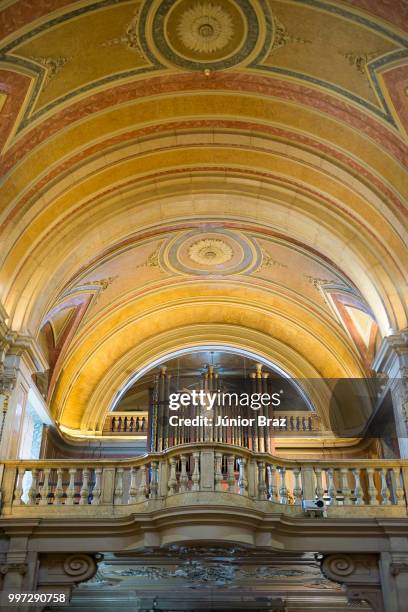 se cathedral interior, the main and oldest church in lisbon - se cathedral bildbanksfoton och bilder