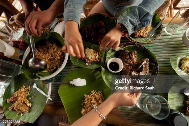 let's eat - daily life in philippines stock-fotos und bilder