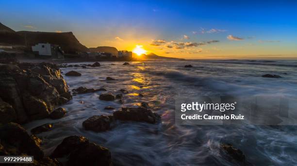 coastal sunset - carmelo fotografías e imágenes de stock