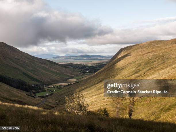 glengesh pass valley, donegal - carmelo fotografías e imágenes de stock