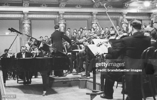 Friedrich Gulda during one of his conzerts at the Groszer Musikvereinssaal or Golden Hall of the Viennese Musikverein. Vienna. May 1959.