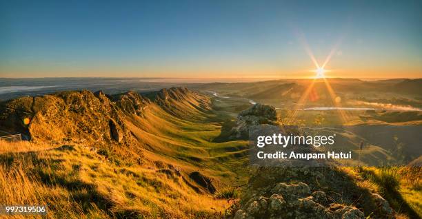 sunrise at te mata peak, napier, hawkes bay - te stock pictures, royalty-free photos & images