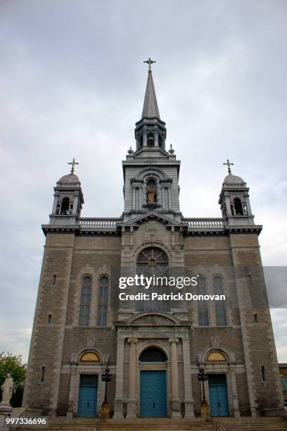 saint paul catholic church, grand-mère, quebec - grand mère stock pictures, royalty-free photos & images