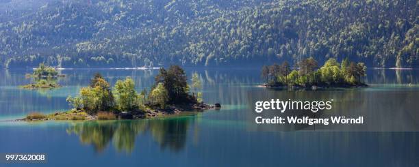 eibsee islands - wolfgang wörndl stockfoto's en -beelden