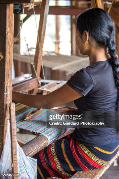 myanmar: lotus tecelagem - weaving - fotografias e filmes do acervo
