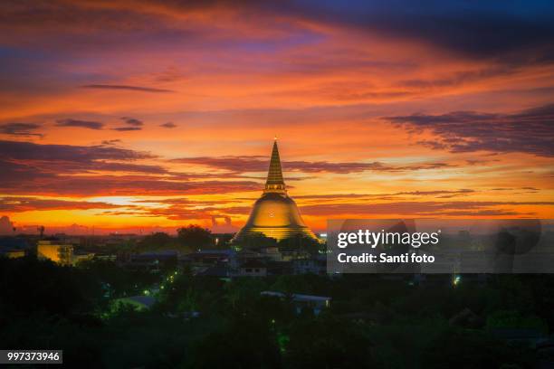 phra pathom chedi - sanyi stock pictures, royalty-free photos & images