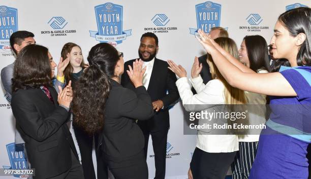 Honoree youth congratulate Anthony Anderson for his Emmy nomination at the Boys and Girls Clubs of America Youth of the Year Gala at The Beverly...