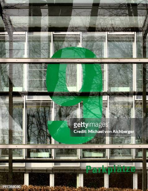 green number 9 on glas facade - glas fotografías e imágenes de stock