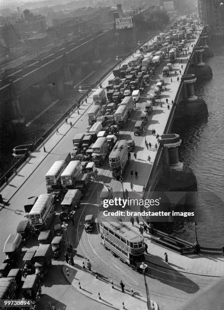 Traffic Hold up in London. The picture shows a bird´s eye view on the traffic jam upon the Blackfriars Bridge in London, after the inhibit of the St....