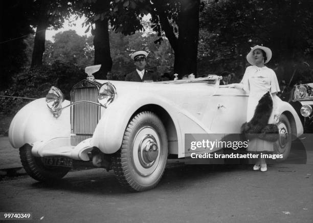 Luxurious car with the owner. Paris, France. Photograph. Around 1930. (Photo by Austrian Archives