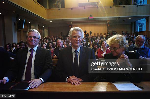 Spanish judge Baltasar Garzon , French former Prime Minister Dominique de Villepin and French former investigating magistrate Eva Joly take part in...