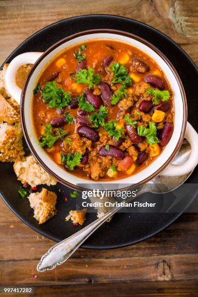 chili con carne - vegetable stew stock pictures, royalty-free photos & images