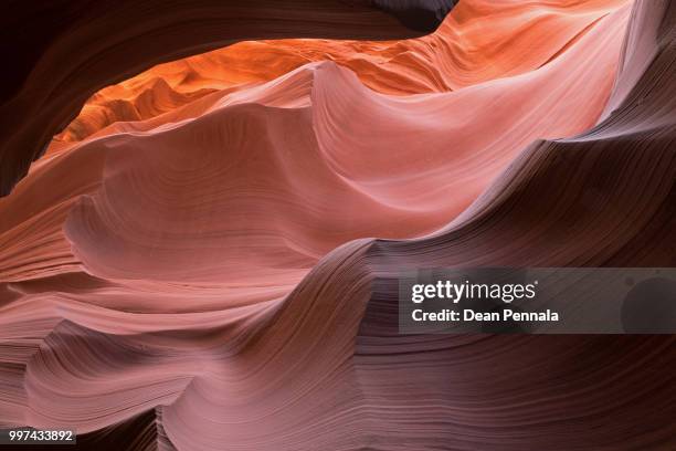 lower antelope slot canyon - lower antelope photos et images de collection