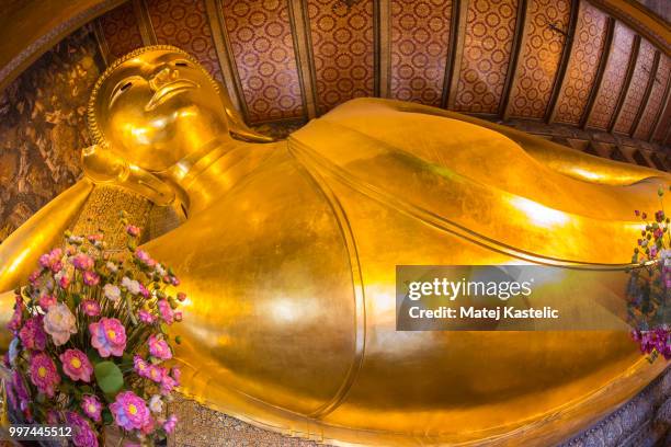 temple of reclining buddha, bangkok, thailand. - reclining buddha statue stock pictures, royalty-free photos & images