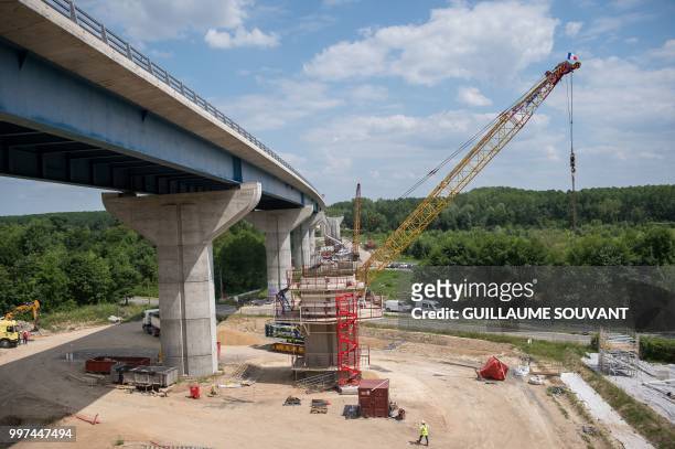 Picture taken on July 12, 2018 shows the construction site of the doubling viaduc of the highway A85 near Langeais. The 653-meter long viaduc,...