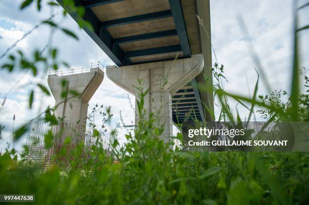 Picture taken on July 12, 2018 shows the construction site of the doubling viaduc of the highway A85 near Langeais. The 653-meter long viaduc,...