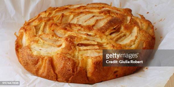 torta di mele gluten free - giulia stock pictures, royalty-free photos & images
