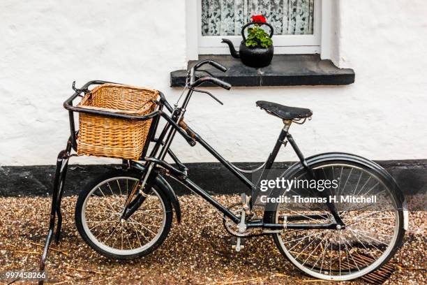 ireland-bunratty castle and folk park - bunratty castle stock pictures, royalty-free photos & images