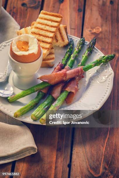 organic asparagus wrapped in prosciutto - prosciutto wrapped stock pictures, royalty-free photos & images