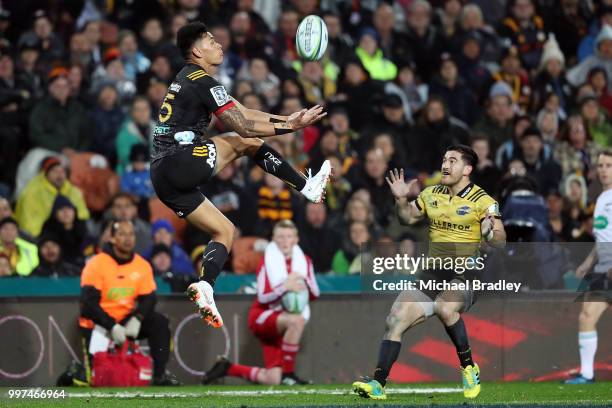 Chiefs Solomon Alaimalo takes the high ball ahead of the Hurricanes' Nehe Milner-Skudder during the round 19 Super Rugby match between the Chiefs and...