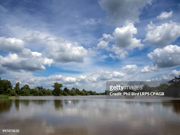 view of the lake at hever castle - hever castle stock pictures, royalty-free photos & images