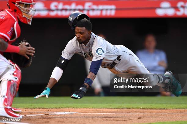 Dee Gordon of the Seattle Mariners in action during the MLB game against the Los Angeles Angels at Angel Stadium on July 12, 2018 in Anaheim,...