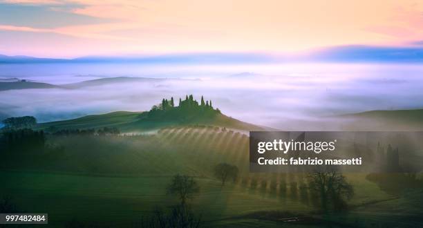 the fog at belvedere - dinner to celebrate the launch of fabrizio viti cruise 18 collection back in love again stockfoto's en -beelden