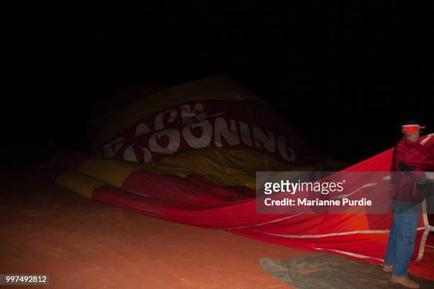 setting up a hot air balloon - fun northern territory stock pictures, royalty-free photos & images