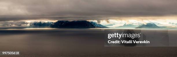 isfjorden, svalbard. spitsbergen. panorama - svalbard e jan mayen - fotografias e filmes do acervo