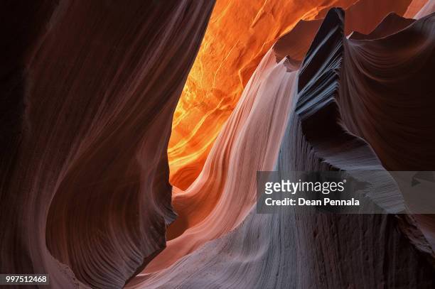 lower antelope slot canyon - lower antelope photos et images de collection