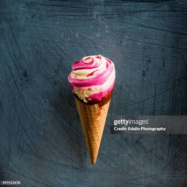 just ice cream.jpg - glace cornet stock-fotos und bilder