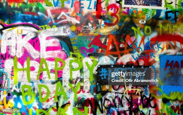 john lennon wall in prague #8 - graffiti 個照片及圖片檔