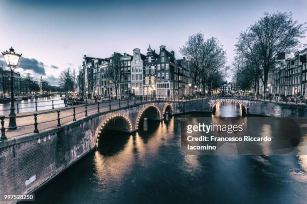 an illuminated bridge in amsterdam, netherlands. - iacomino netherlands foto e immagini stock