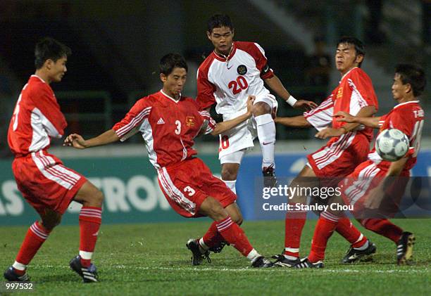 Bambang Pamungkas of Indonesia gets close attention by four Vietnam Players in a Group B match held at the MPPJ Stadium, Petaling Jaya, Malaysia...