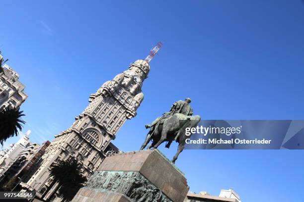 plaza independencia in montevideo - independencia 個照片及圖片檔