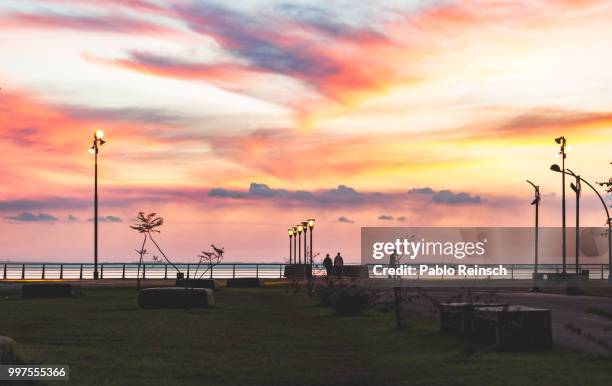 un cielo pintado. - cielo stock pictures, royalty-free photos & images