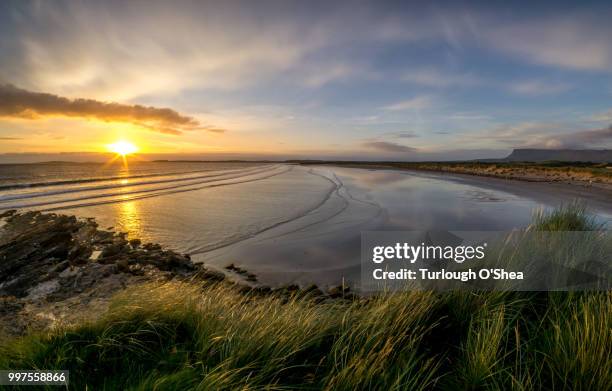 rosses point - sea to mountain - rosses point beach stock pictures, royalty-free photos & images