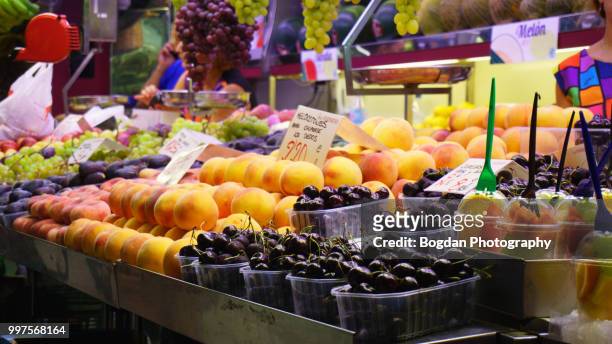 frutas mercado central - frutas stock-fotos und bilder