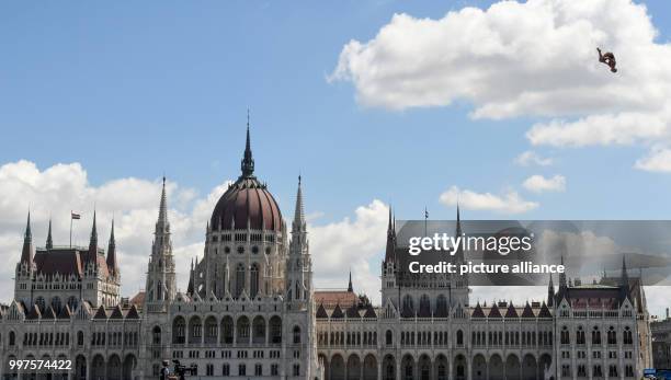 Cliff jumper Cesilie Carlton from the US trains against the backdrop of the Hungarian parliament before the preliminary rounds of the women's cliff...