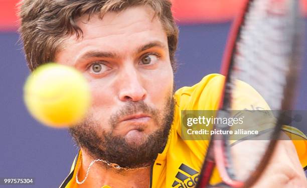 Gilles Simon from France in action against P. Kohlschreiber from Germany in the men's singles at the Tennis ATP-Tour German Open in Hamburg, Germany,...