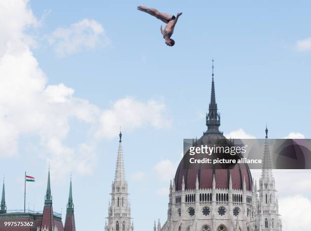 Andy Jones from the US in action during the preliminary round of the men's cliff jumping competition in Budapest, Hungary, 28 July 2017. The...