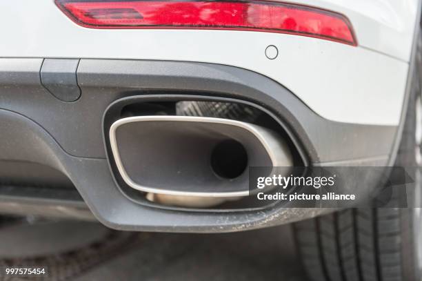 The exhaust pipe of a Porsche Cayenne 3.0 Liter Diesel, photographed in Stuttgart-Zuffenhausen, Germany, 28 July 2017. German Minister of Traffic...