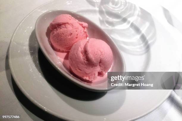 eis cream - eis stock pictures, royalty-free photos & images